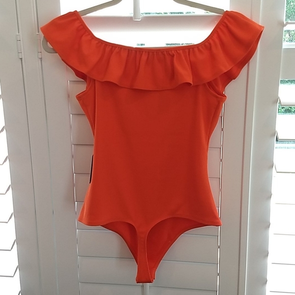 Express Ribbed Ruffled Off The Shoulder Bodysuit - Picture 2 of 12